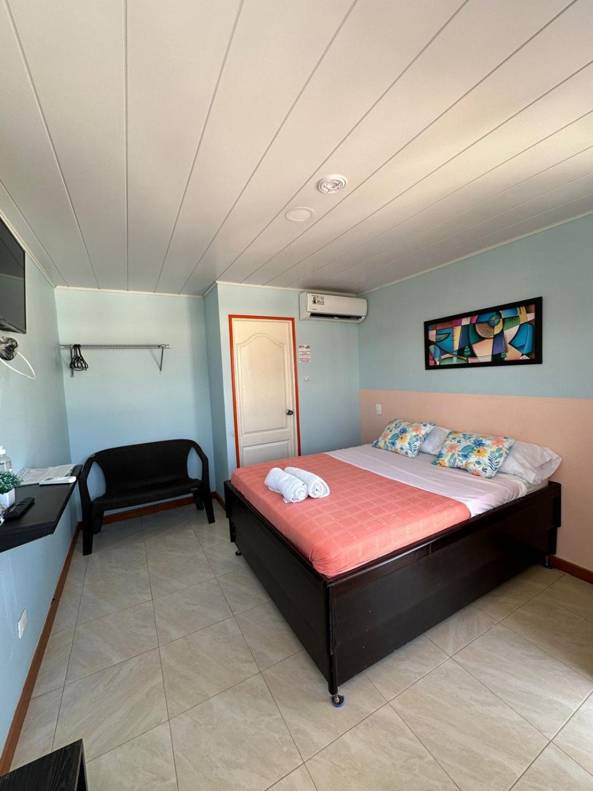 Victoria'S Gennie Bay Village Hostal San Andrés 外观 照片