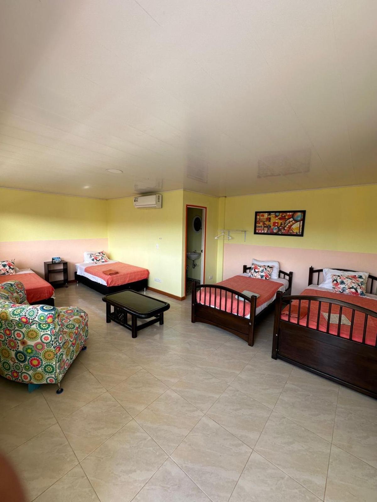 Victoria'S Gennie Bay Village Hostal San Andrés 外观 照片