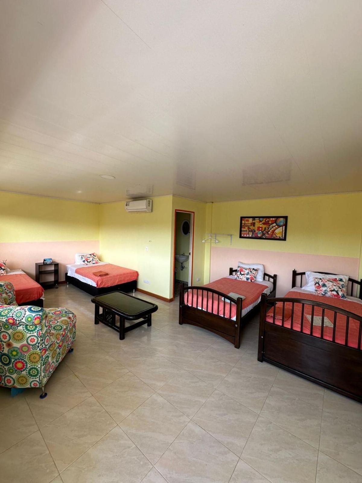 Victoria'S Gennie Bay Village Hostal San Andrés 外观 照片
