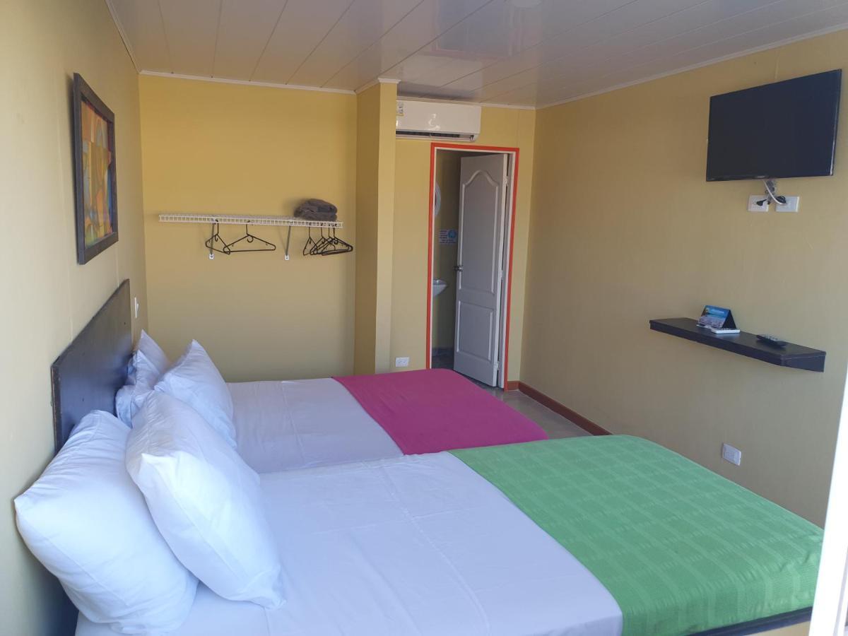 Victoria'S Gennie Bay Village Hostal San Andrés 外观 照片