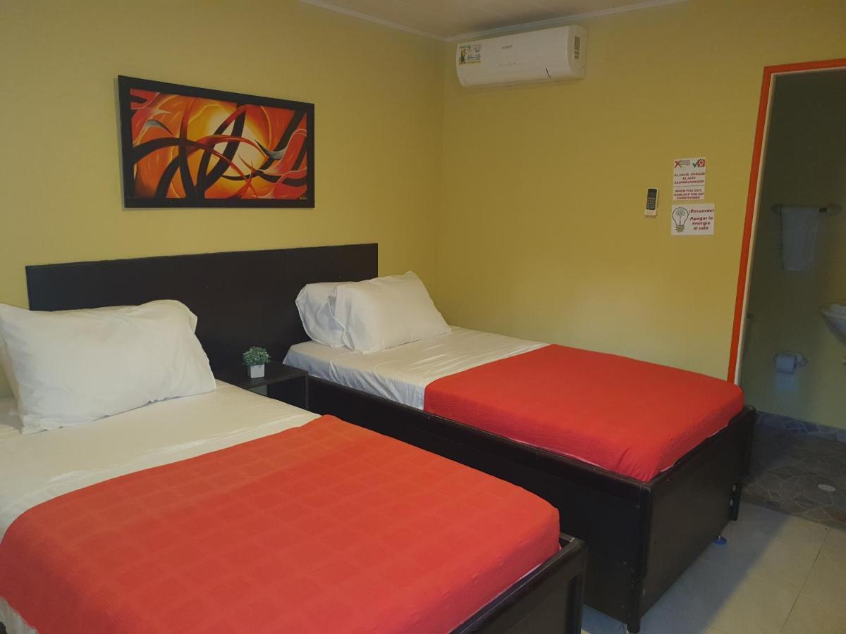 Victoria'S Gennie Bay Village Hostal San Andrés 外观 照片